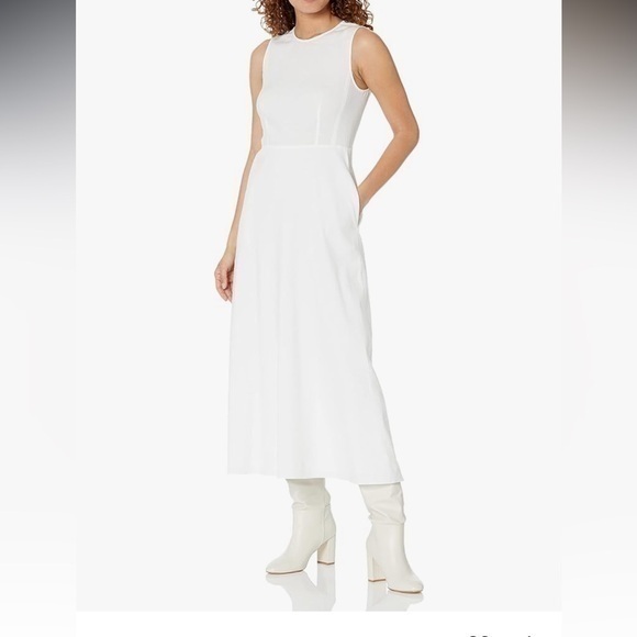 New ▶️ Theory ◀️ Volume
Dart Dress Soft Crunch Linen
White Size - Picture 1 of 17